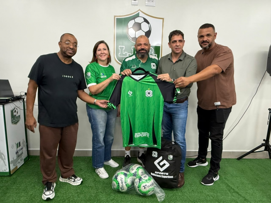 Arbitral da S�rie B marca entrega de 40 kits esportivos para os 40 clubes filiados do Campeonato Betinense